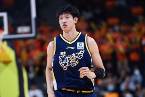 NBA的三分线!黄明依晒在洛杉矶的特训视频 一分钟内连进18记三分