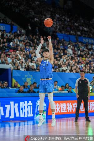 正负值+36!曾凡博14中8拿到19分7板 另有2助2断